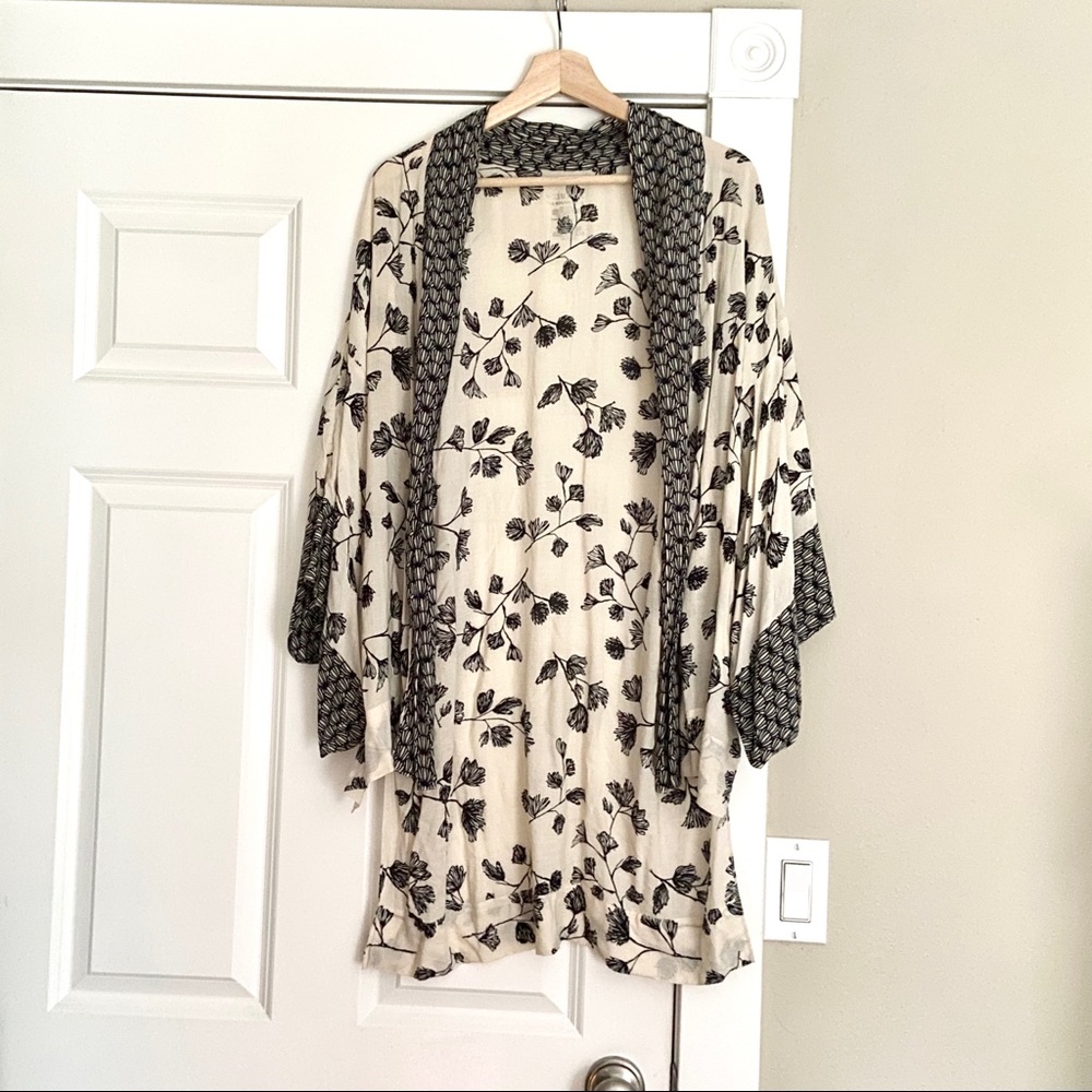 ⭐️Floral kimono